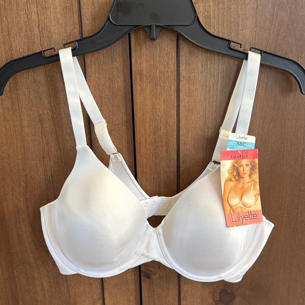 NWT Lilyette White Underwire Bra with Molded Cups and Vanishing Back
